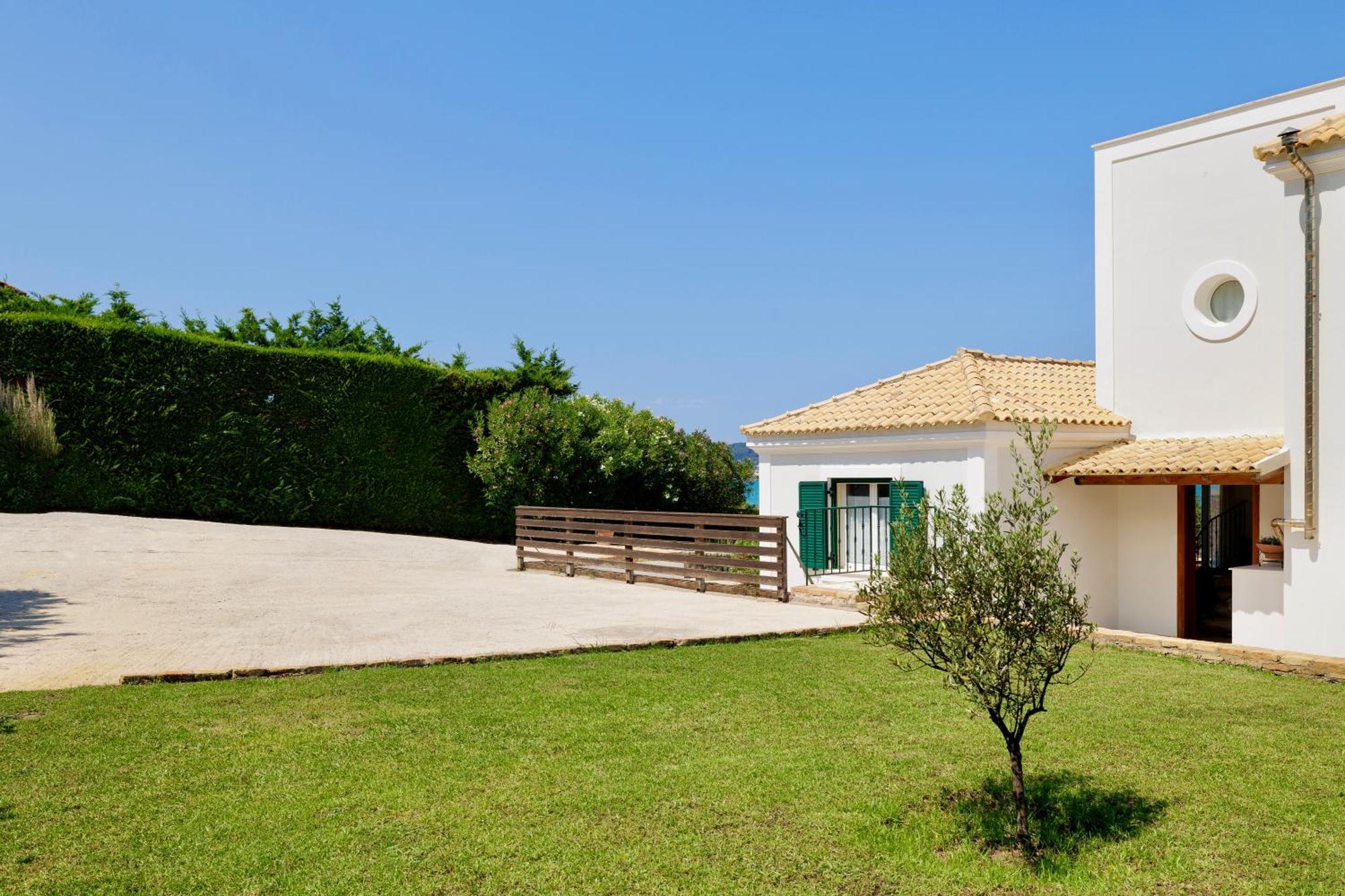 Beachfront Villa Victoras - With Private Beach Sidárion Exterior foto