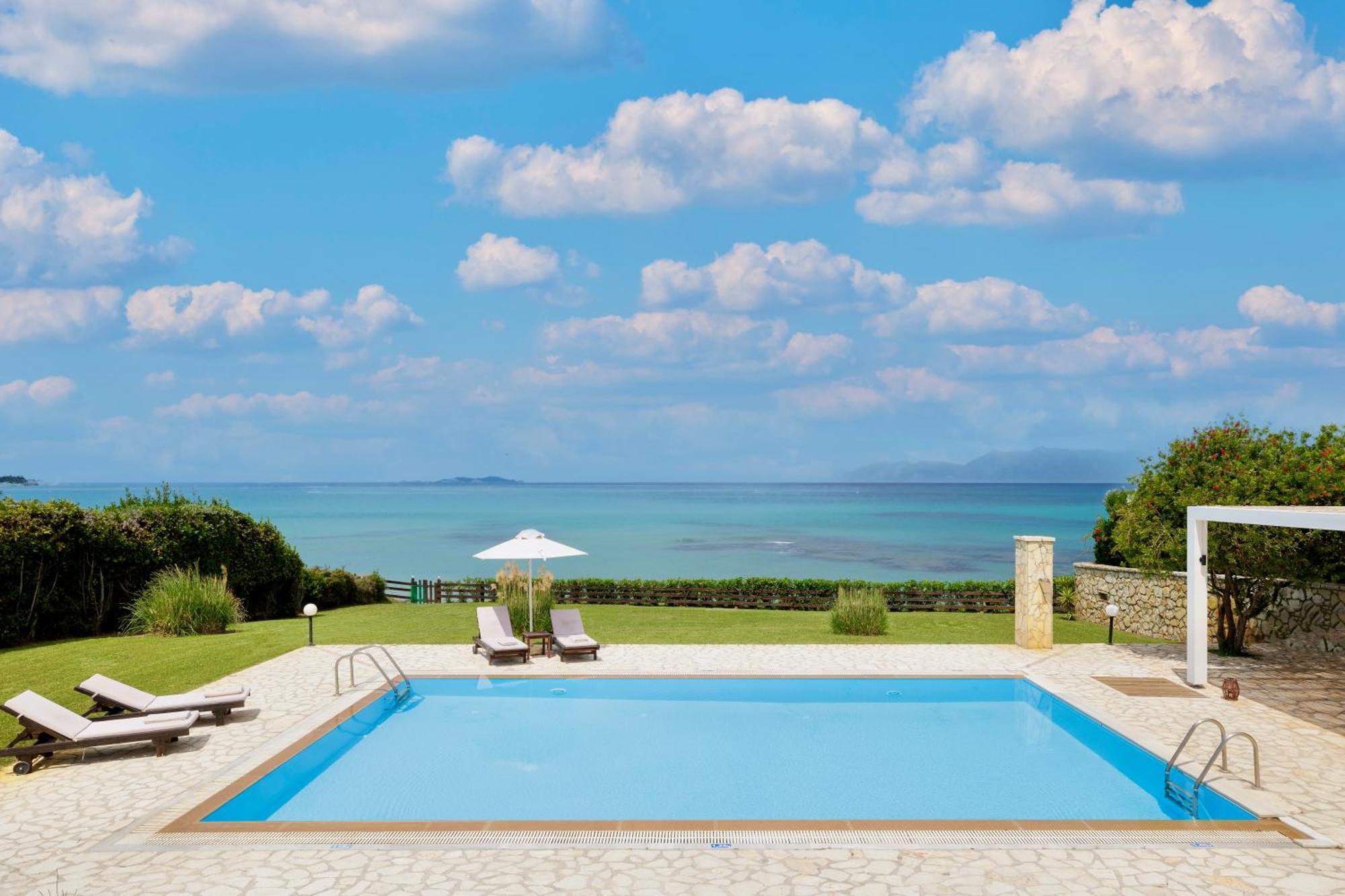 Beachfront Villa Victoras - With Private Beach Sidárion Exterior foto